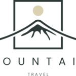 Logotipo de la silueta de una montaña de una agencia de viaje.